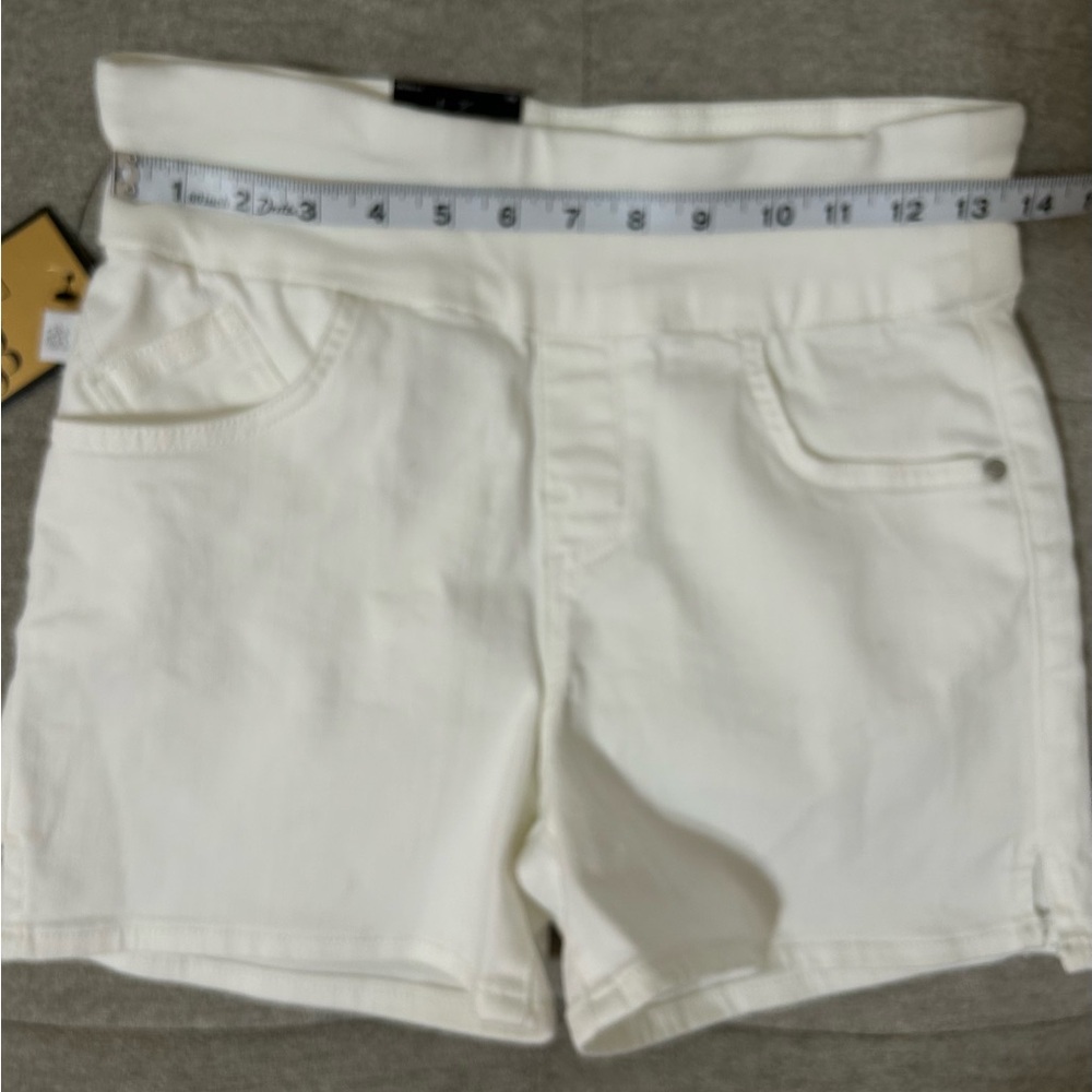 Rock & Republic Women's High Waist Slimming Pull On White Shorts - Picture 5 of 6
